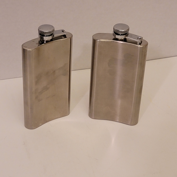 Flasks (2) Stainless steel. 5 oz. 5"x3" GUC. - Picture 2 of 5